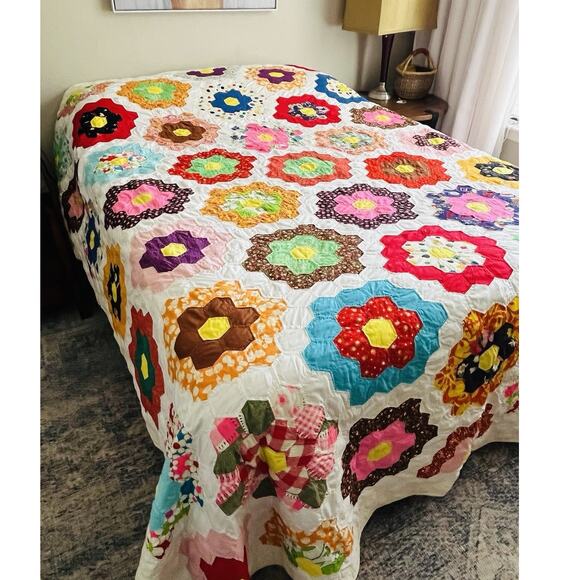Vintage handmade Quilt Grandmother's Flower Garden 50s 60s 70s fabrics 102 x 88" - Picture 1 of 16